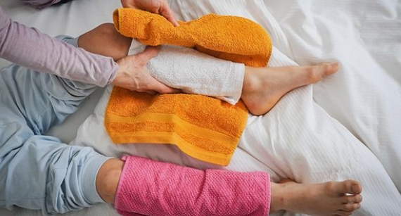 Geschwollene Füße und Beine: 10 Dinge, die wirklich helfen